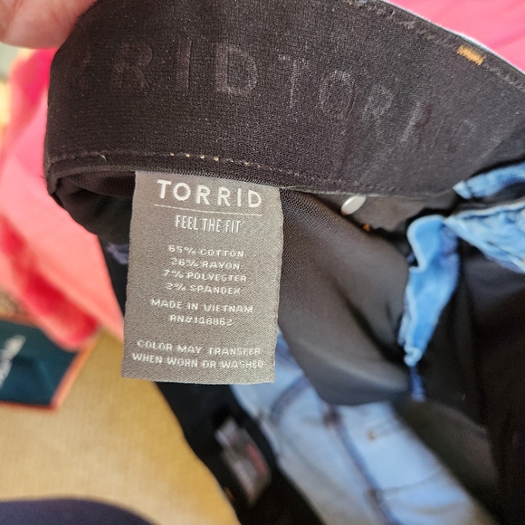 Torrid Bombshell Skinny Jeans High Waisted Rise Stretchy Ripped Distressed 26 - Picture 4 of 4